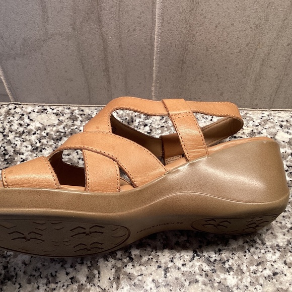Naturalized No 5 Comfort Wedge Sandals Size 7.5 - Picture 5 of 10